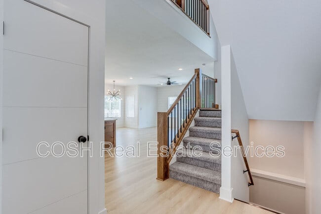 Building Photo - 8423 W 37th Ct N