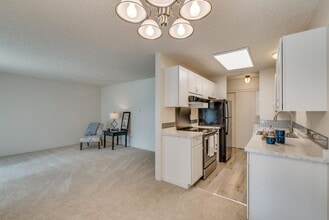 Building Photo - 10 Cove