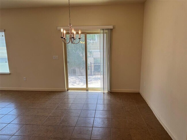 Foto del edificio - 1620 Bryant Dr