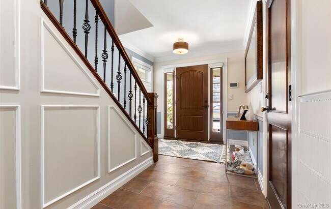 Building Photo - 847 E Broadway