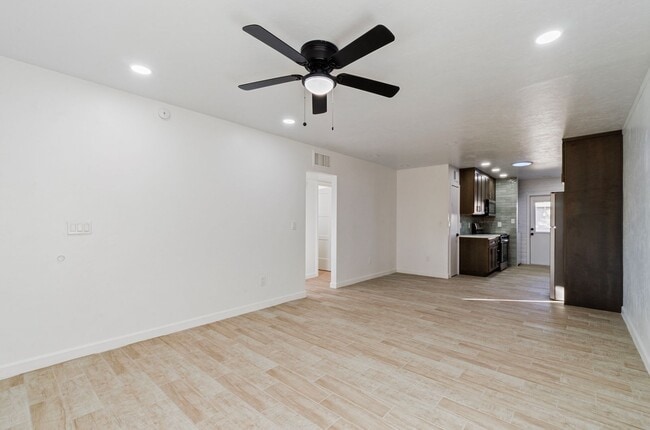 Building Photo - NEWLY REMODELED HOME NEAR TMC MAIN CAMPUS!