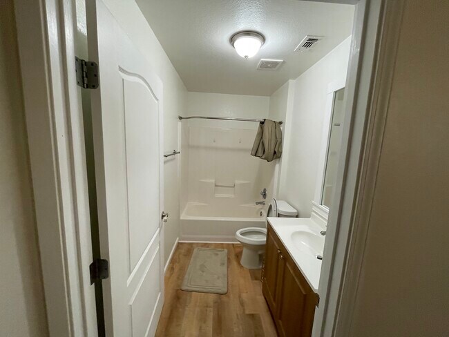 Building Photo - 2503 S Lea Ave