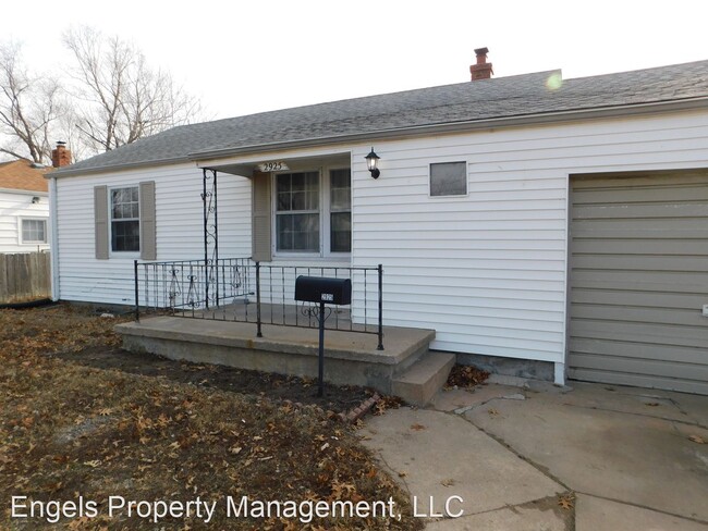 Building Photo - 2 br, 1 bath House - 2925 E Pawnee St.