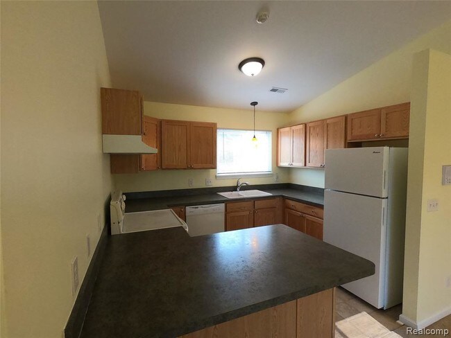 Building Photo - 42559 Lilley Pointe Dr