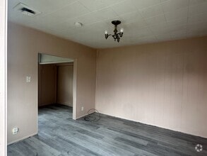 Building Photo - 527 W Hugus St