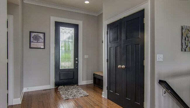 Building Photo - 627 N Daylily Dr