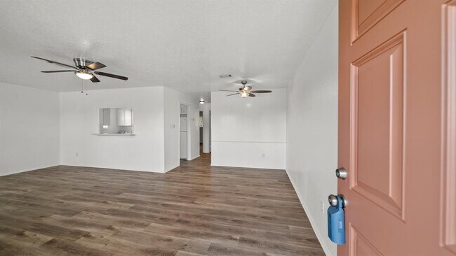 Building Photo - 3434 Lantern Ln