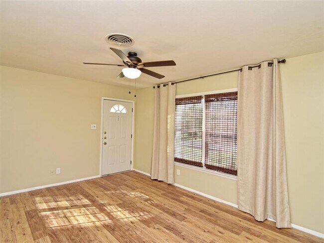 Foto del edificio - 5300 Middale Ln