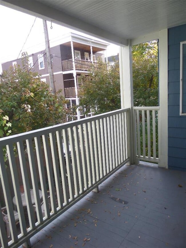 Building Photo - 22 Reed St