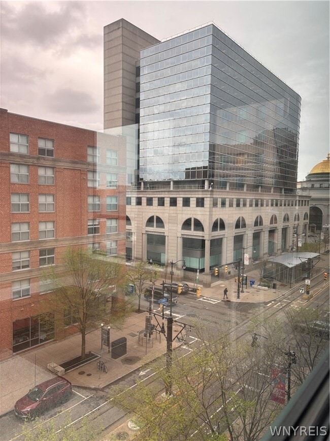 Building Photo - 610 Main St