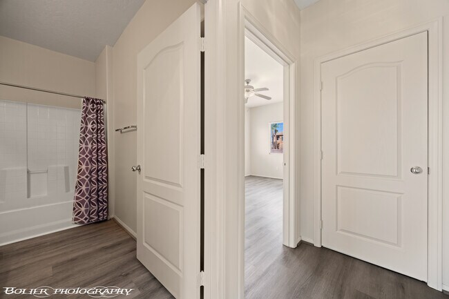 Foto del edificio - 470 Turtleback Rd