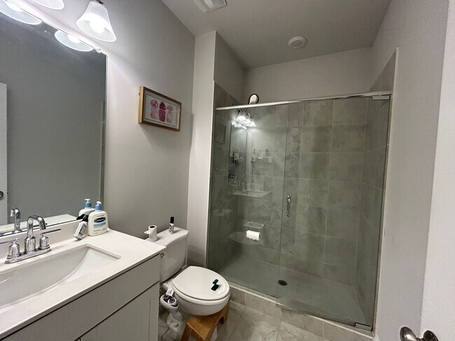 Foto del edificio - 413 Kinross Ln