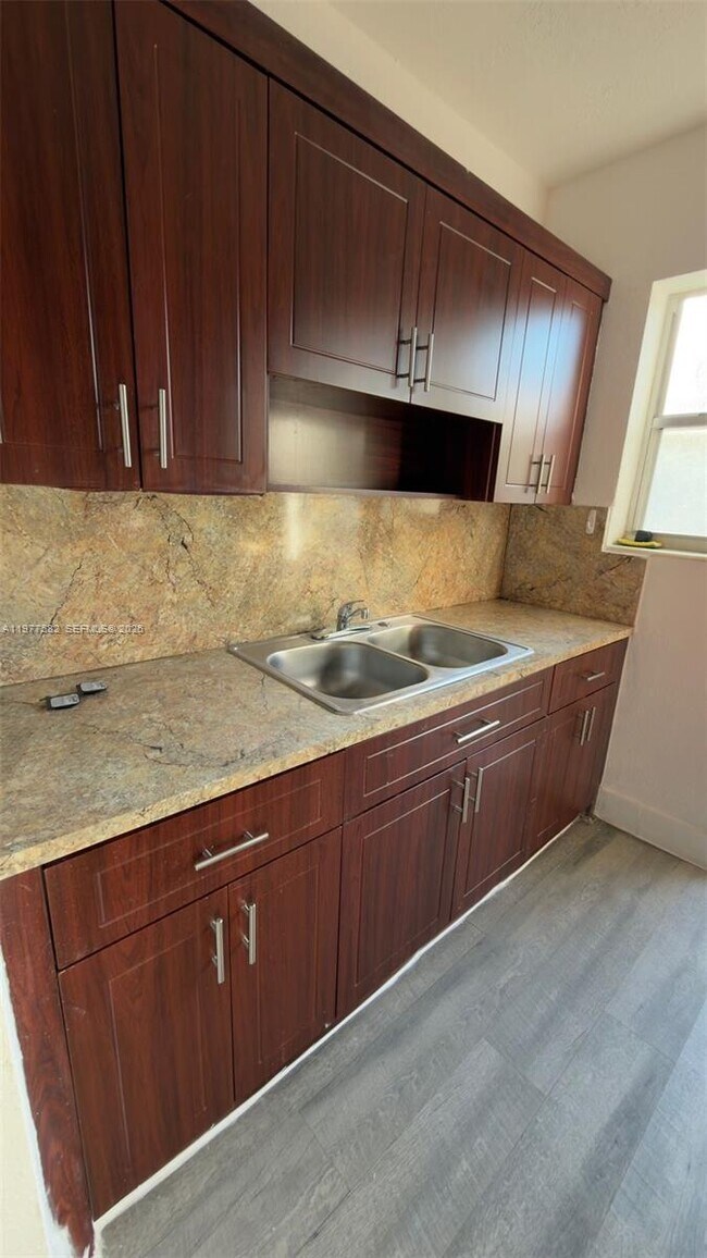 Foto del edificio - 326 NW 97th St