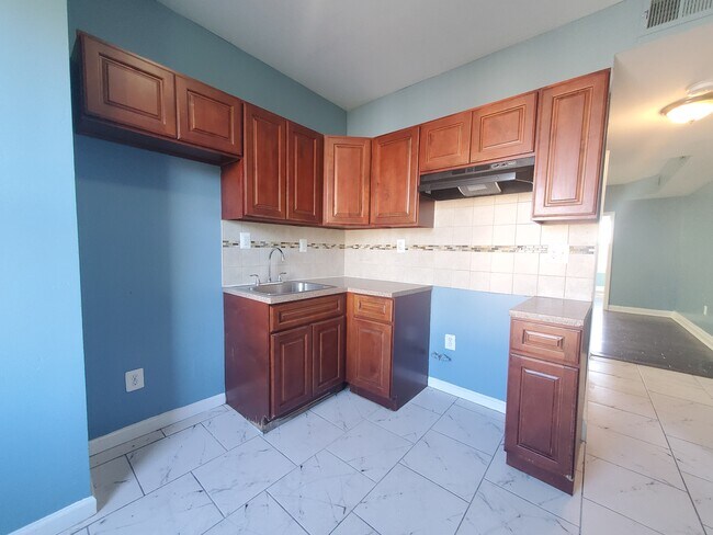 Building Photo - 154 Terhune Ave