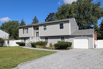 Building Photo - 335 Gillette St