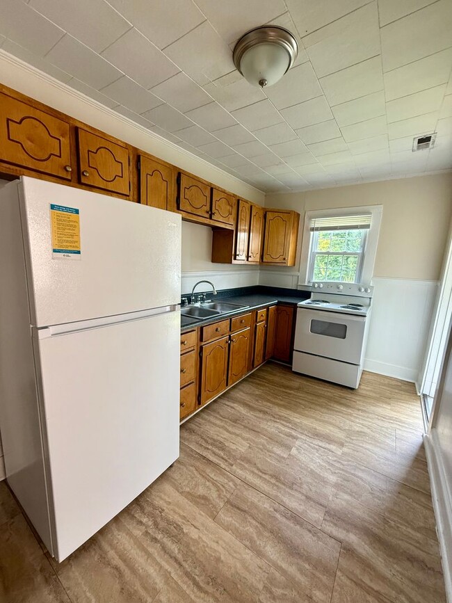 Building Photo - Three bedroom, 1 bath house in Graham