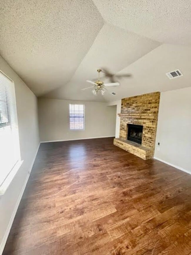 Building Photo - 2205 Kirby Lee St