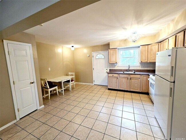 Building Photo - 1162 Brookdale Ave