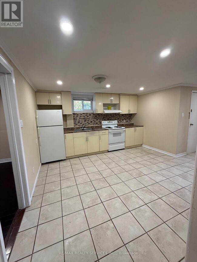 Building Photo - 120 Abell Dr