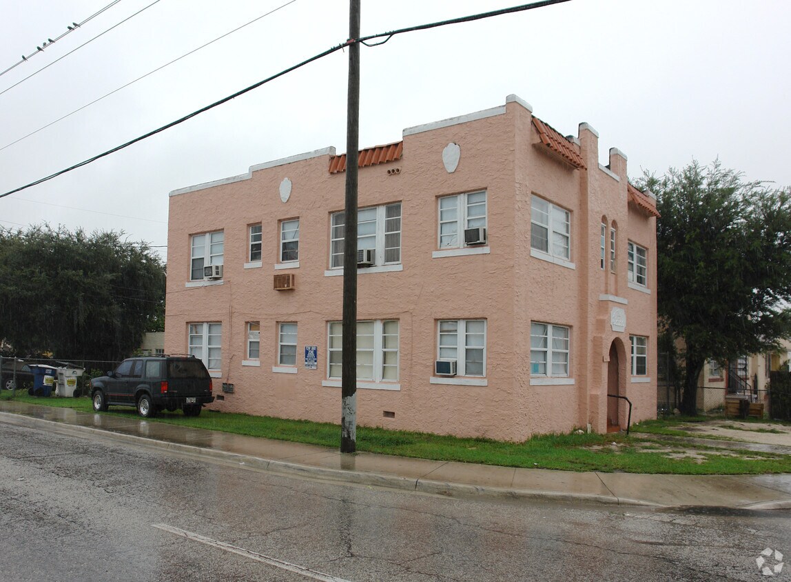 Building Photo - 1700 SW 10th St
