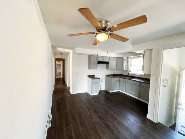 Foto del edificio - 14046 Calhoun Ave