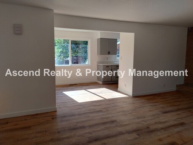 Foto del edificio - Remodeled 4 Bed/2 Bath~Like New Inside, Co...