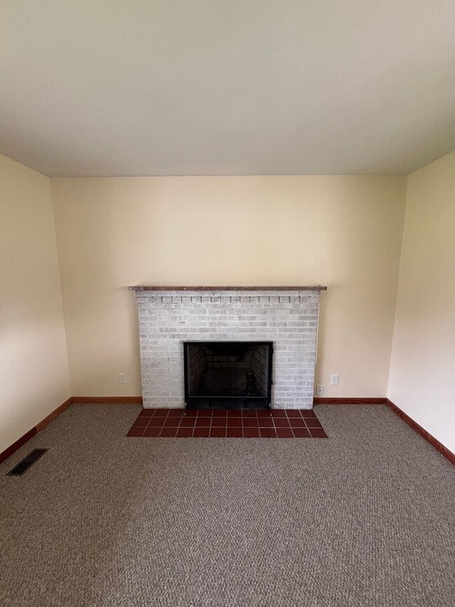 Building Photo - Newly Remodeled rancher in Halls