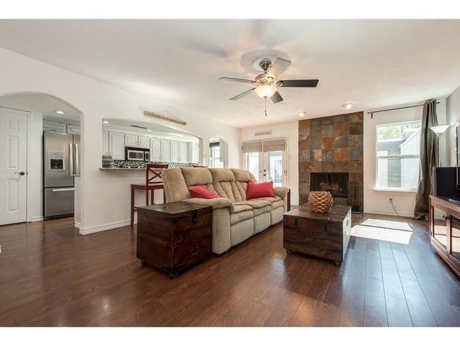 Foto del edificio - 13340 Kit Ln