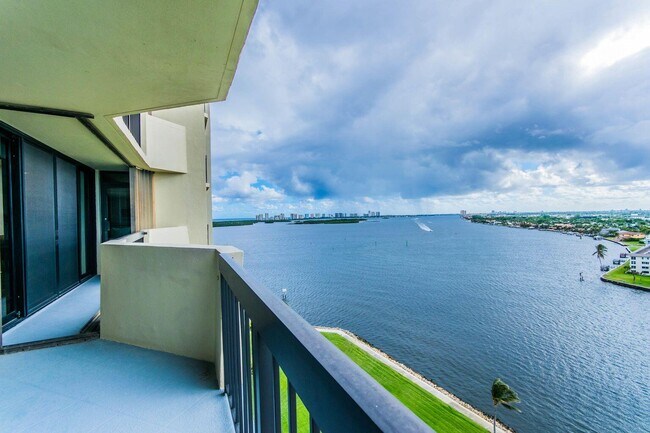 Foto del edificio - 115 Lakeshore Dr