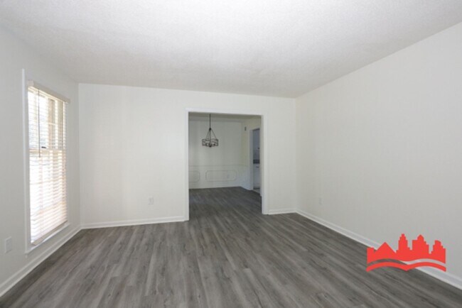 Foto del edificio - 8241 Misty Meadows Ln