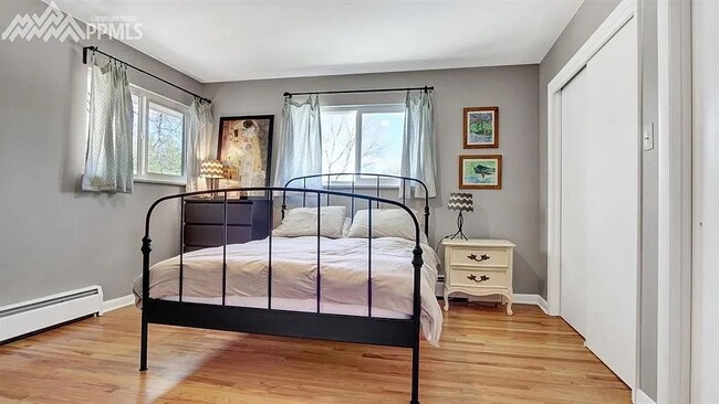 Foto del edificio - 719 E Madison St