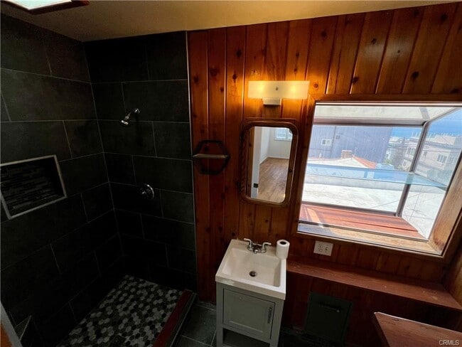 Building Photo - 3217 Alma Ave