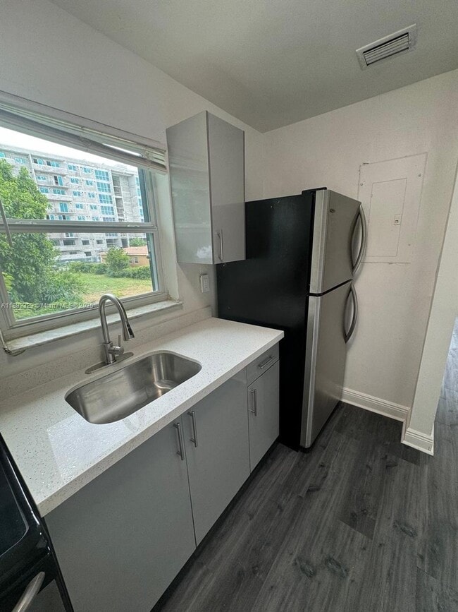 Foto del edificio - 866 NW 70th St