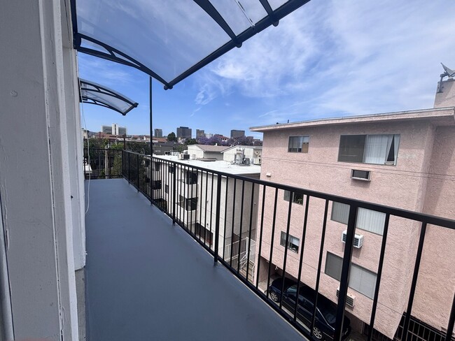 Interior Photo - 1620 South Bentley Ave