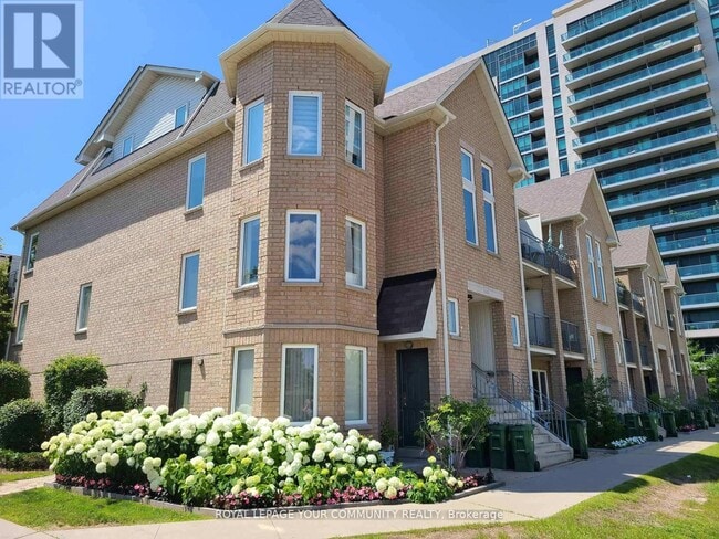 Building Photo - 130 Vanderhoof Ave