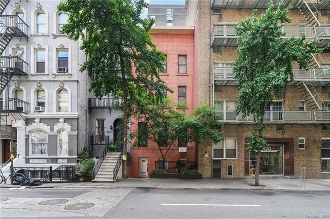 Building Photo - 322 E 50th St