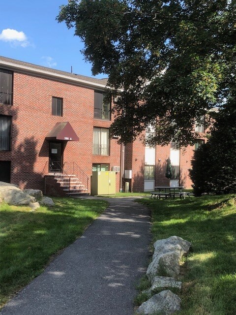 Primary Photo - 390 Great Rd