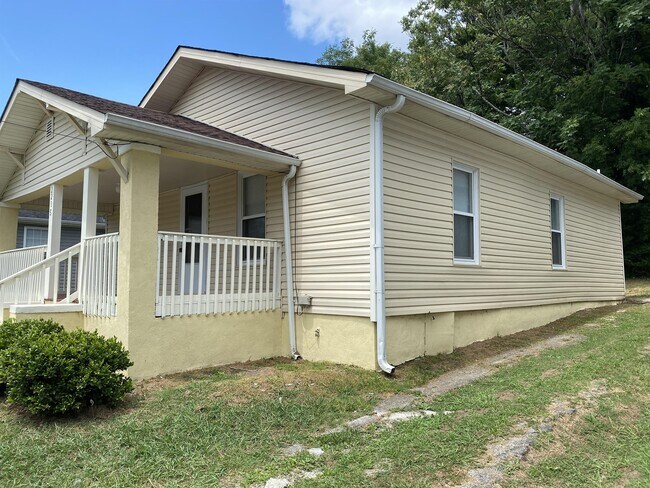 Building Photo - 2205 McCalla Ave