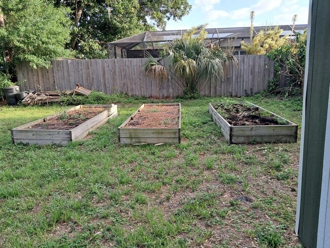 Building Photo - $500.00 OFF FIRST MONTH'S RENT Adorable 3/...