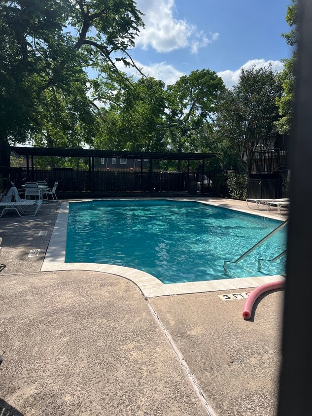 Foto principal - 8941 Gaylord Dr