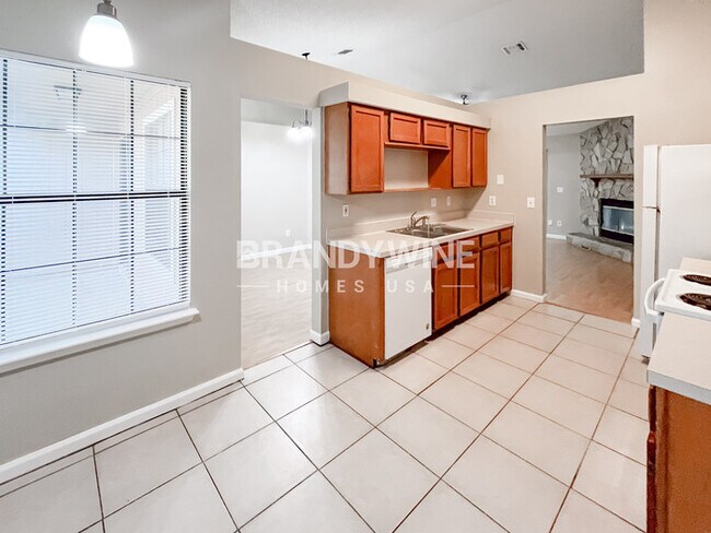 Building Photo - 7901 Winterwood Cir N