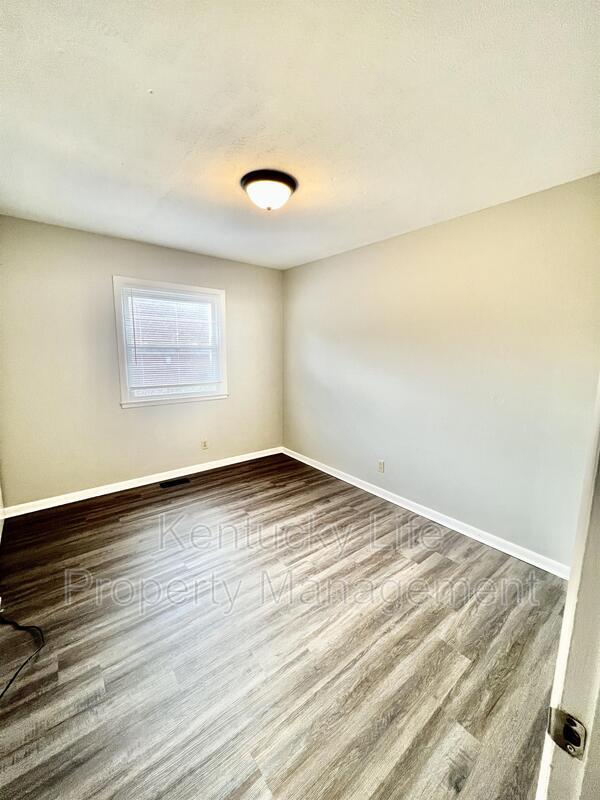 Building Photo - 2094 Garden Springs Dr