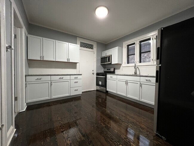Foto del edificio - 8139 S Merrill Ave