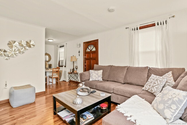 Building Photo - 82 Garden Dr