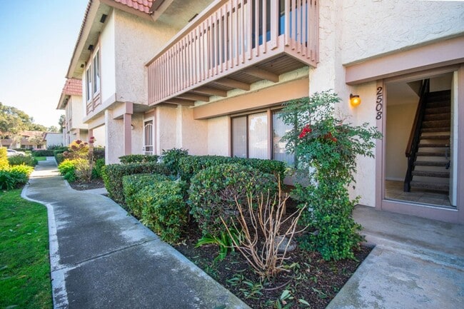 Building Photo - Spacious 3BR Condo with Pool View in Tangl...