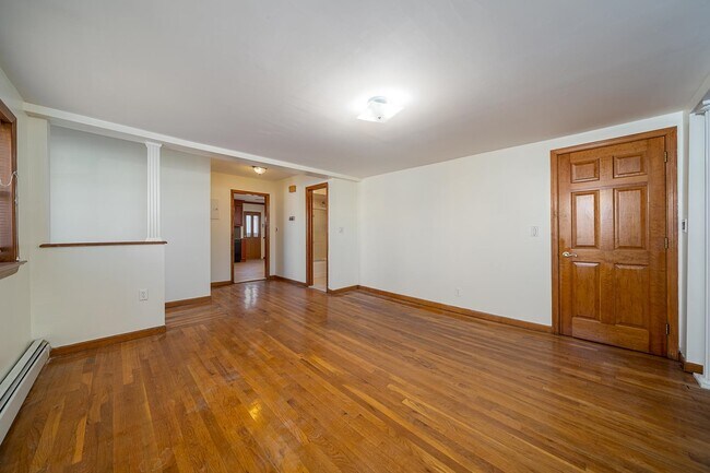 Building Photo - 956 Broadway