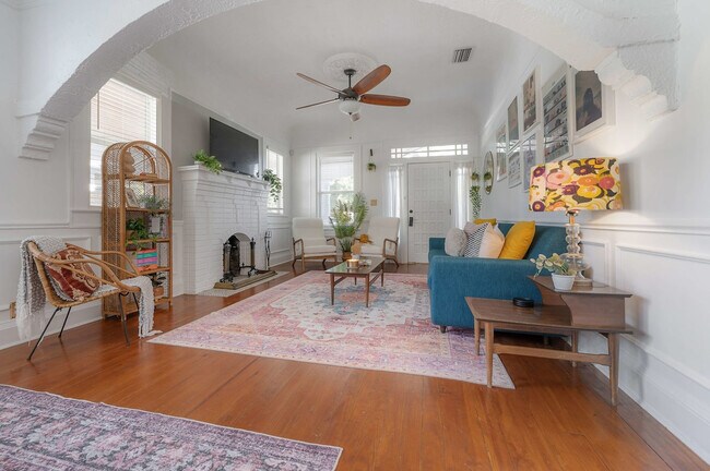 Building Photo - 1003 E 19th Ave