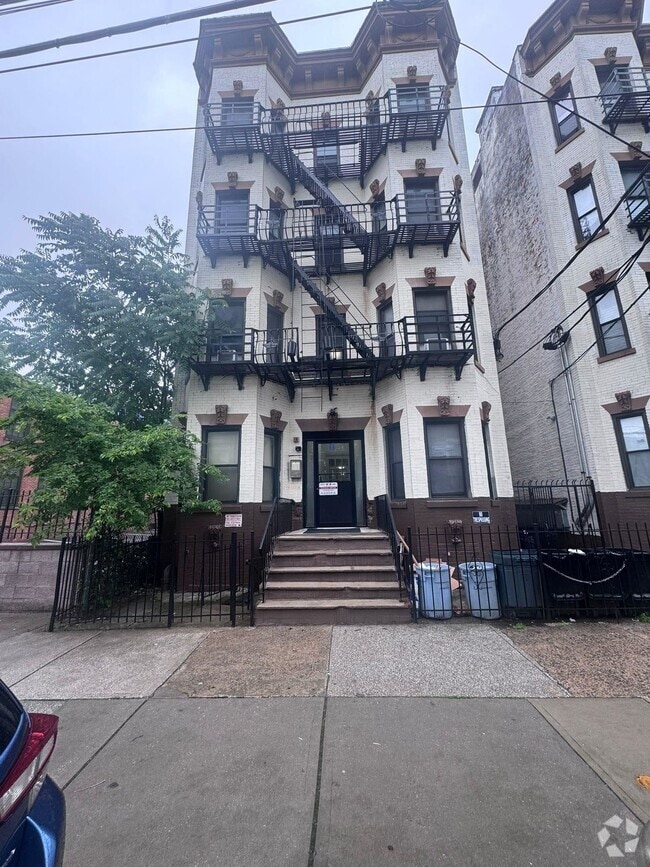 Building Photo - 66 Tuers Ave