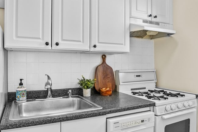 Building Photo - 1225 John F. Kennedy Blvd