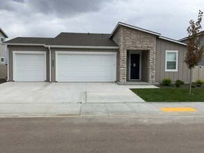 Building Photo - 2990 N Vigo Ave